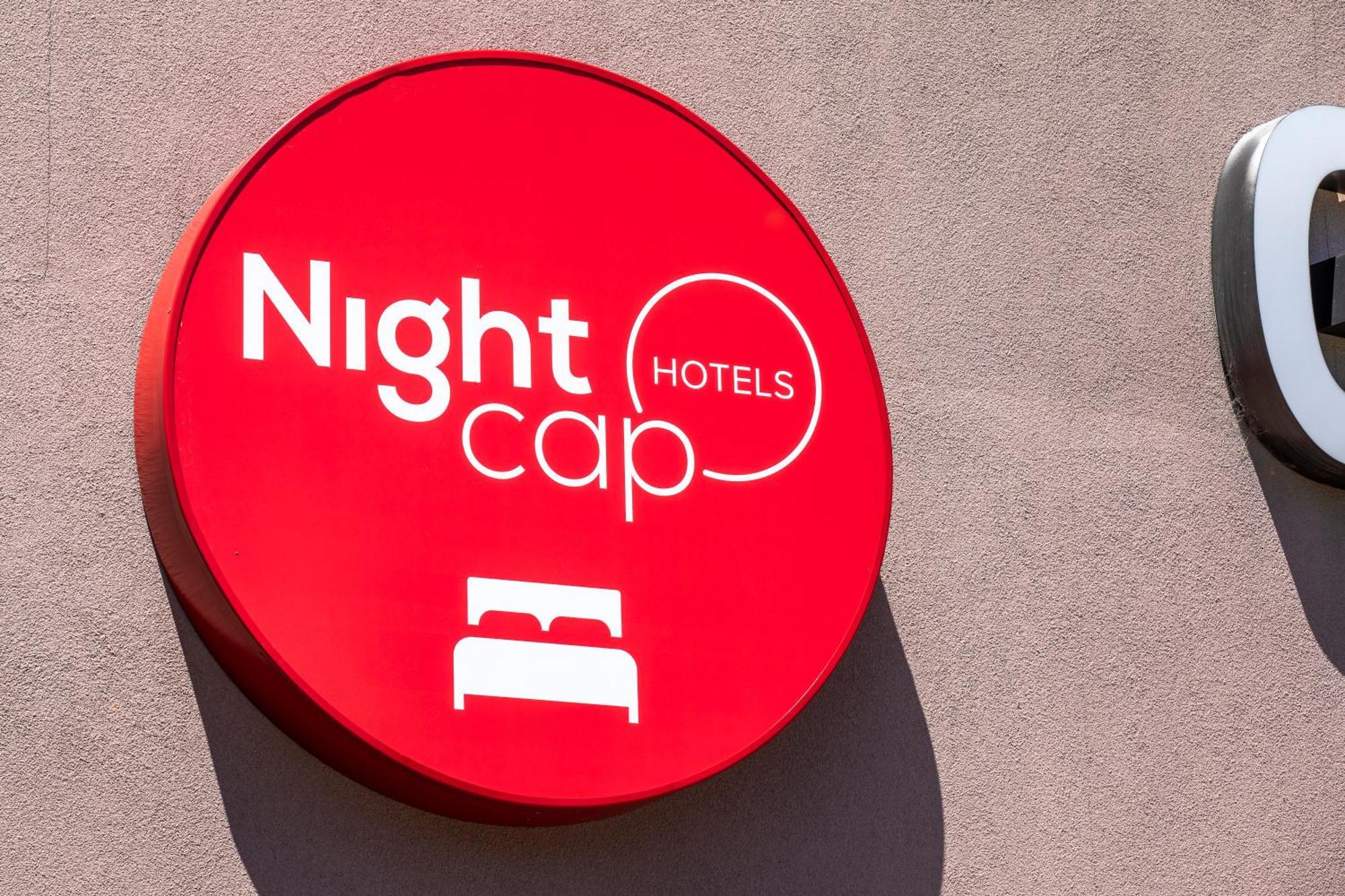 Nightcap At Gateway Hotel Corio Exterior photo